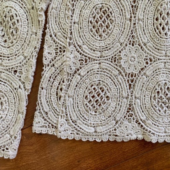 Solitaire Long Sleeved Open Weave Crocheted Lace Top-Size S - Picture 3 of 9